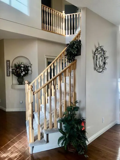 2500 Sq House In Springbank Hill Bl 261818 Villa Calgary 0*,