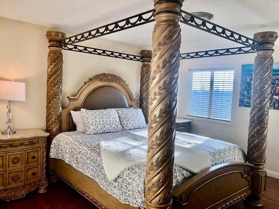 2500 Sq House In Springbank Hill Bl 261818 Villa Calgary