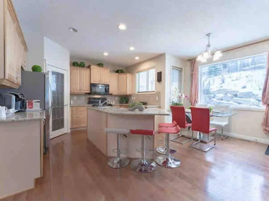 2500 Sq House In Springbank Hill Bl 261818 Villa Calgary 0*,  Canada
