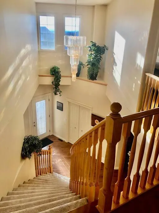 2500 Sq House In Springbank Hill Bl 261818 Villa Calgary