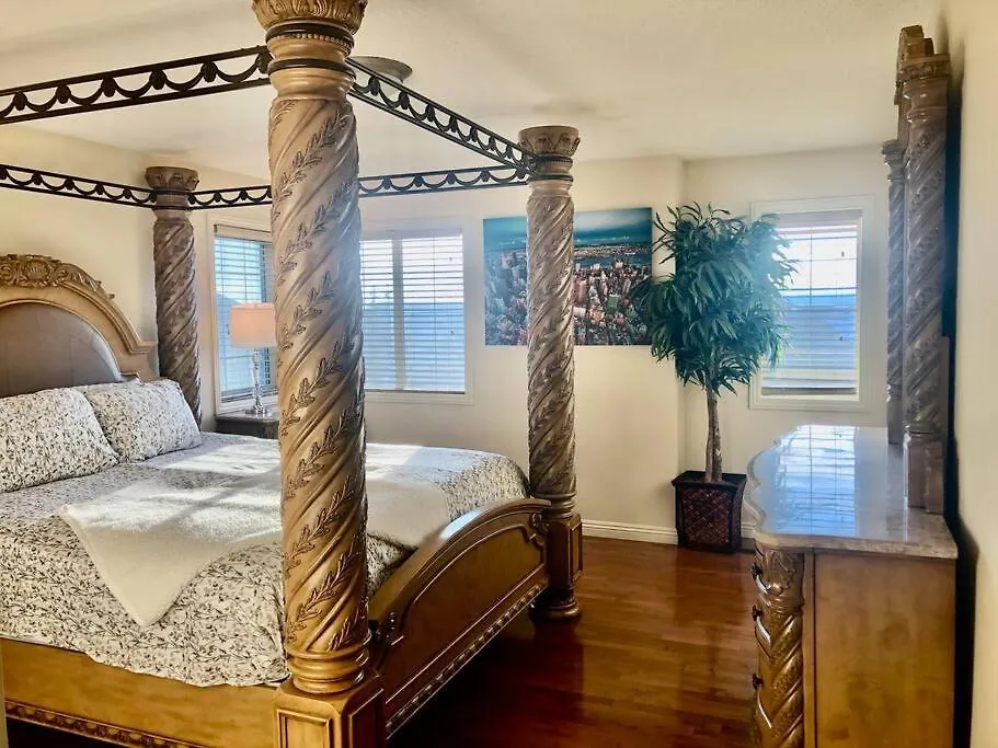 2500 Sq House In Springbank Hill Bl 261818 Villa Calgary 0*,
