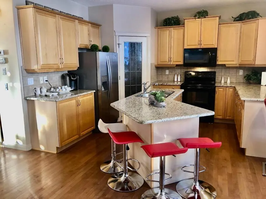 2500 Sq House In Springbank Hill Bl 261818 Villa Calgary 0*,  Canada