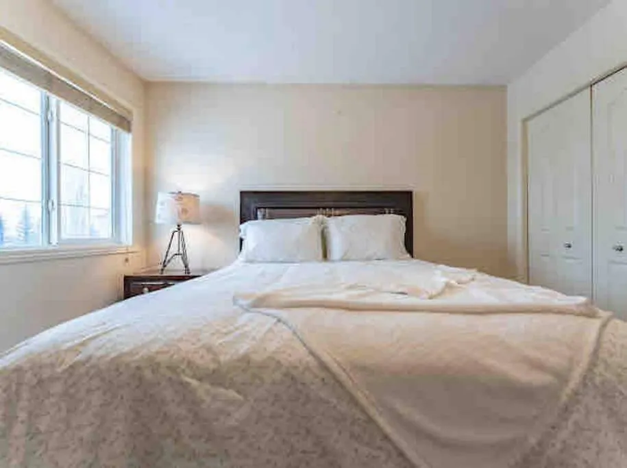 2500 Sq House In Springbank Hill Bl 261818 Villa Calgary Canada
