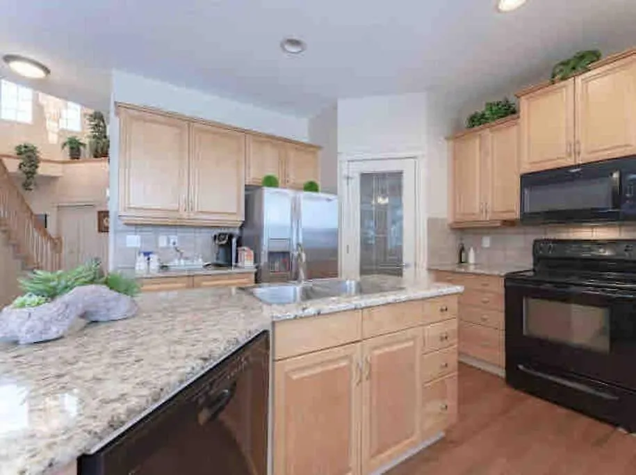 2500 Sq House In Springbank Hill Bl 261818 Villa Calgary