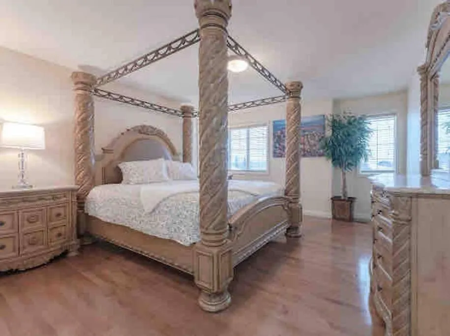 2500 Sq House In Springbank Hill Bl 261818 Villa Calgary 0*,