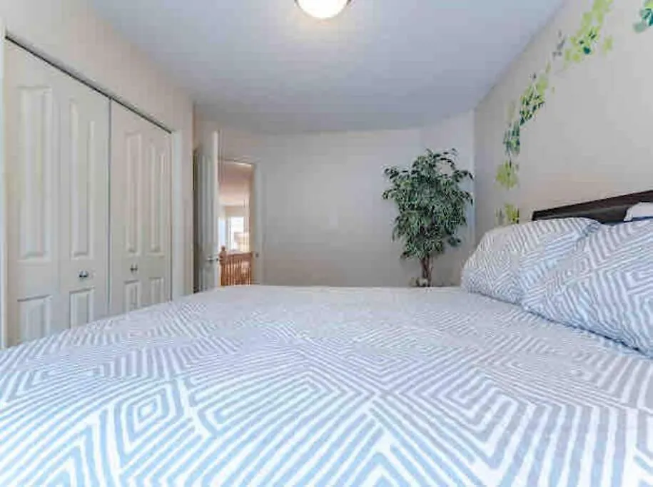 2500 Sq House In Springbank Hill Bl 261818 Villa Calgary