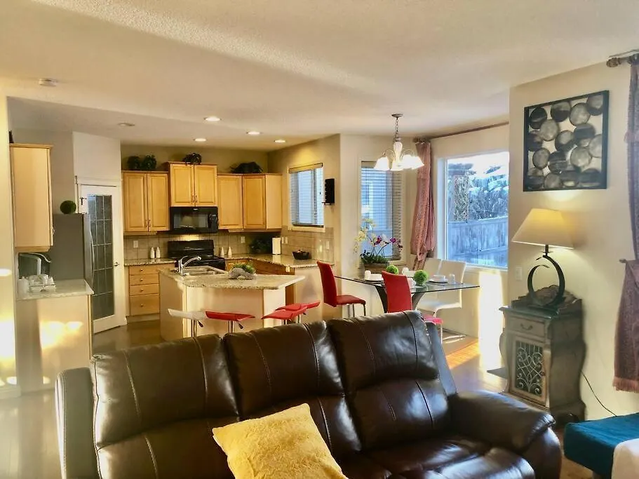 2500 Sq House In Springbank Hill Bl 261818 Villa Calgary 0*,