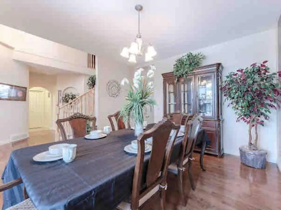 2500 Sq House In Springbank Hill Bl 261818 Villa Calgary