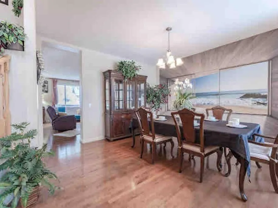2500 Sq House In Springbank Hill Bl 261818 Villa Calgary Canada