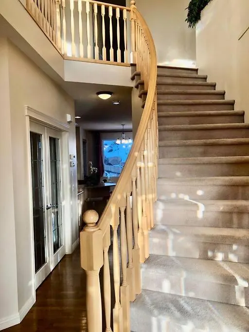 2500 Sq House In Springbank Hill Bl 261818 Villa Calgary 0*,